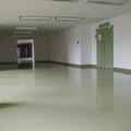 Probarvený podlahový systém s vyšší odolností UV záření